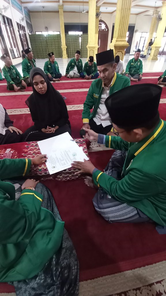 Ikrar Mualaf Pertama DMI Cikarang Barat, Terbitkan Sertifikat Resmi di Masjid Besar Al Hidayah