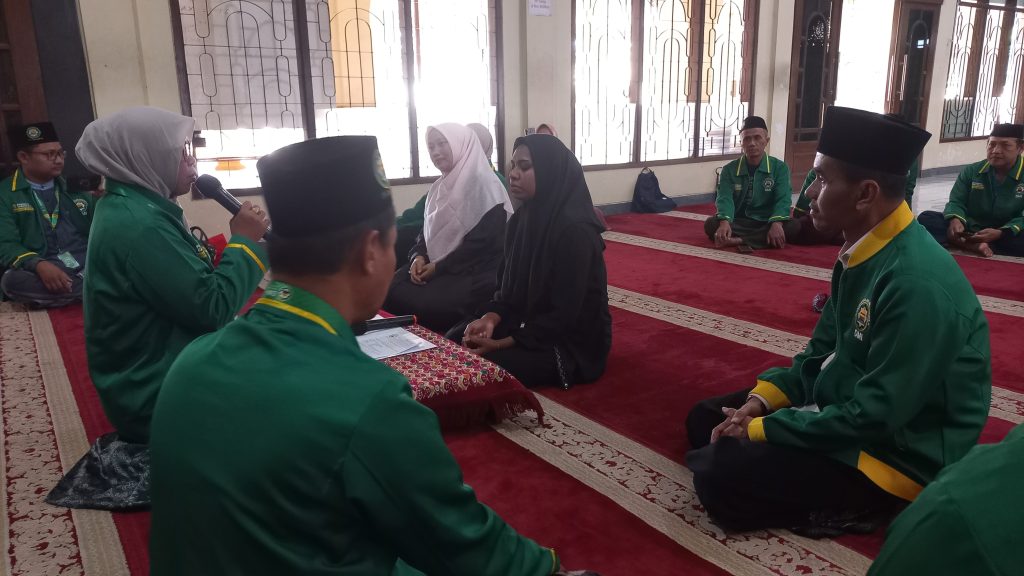Ikrar Mualaf Pertama DMI Cikarang Barat, Terbitkan Sertifikat Resmi di Masjid Besar Al Hidayah