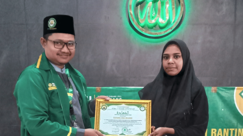 Ikrar Mualaf Pertama DMI Cikarang Barat, Terbitkan Sertifikat Resmi di Masjid Besar Al Hidayah