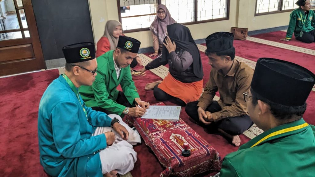 Ikrar Syahadat di Masjid Besar Al-Hidayah: Sdr. Riko Hutagaol Jadi Mualaf Didampingi DMI Cikarang Barat