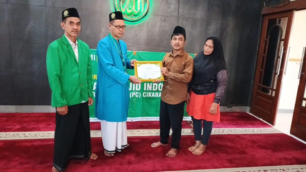 Ikrar Syahadat di Masjid Besar Al-Hidayah: Sdr. Riko Hutagaol Jadi Mualaf Didampingi DMI Cikarang Barat