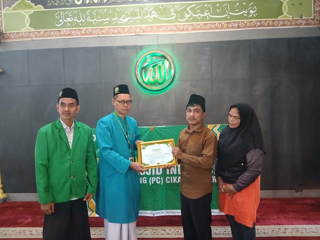 Ikrar Syahadat di Masjid Besar Al-Hidayah: Sdr. Riko Hutagaol Jadi Mualaf Didampingi DMI Cikarang Barat