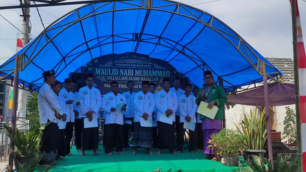 Merajut Amanah di Bawah Cahaya Maulid: DMI Cikarang Barat Lantik Pengurus DKM Hidayatul Ihsan